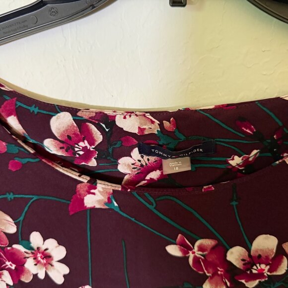 Tommy Hilfiger burgundy red long sleeves jersey knit women's shift dress - Picture 4 of 5